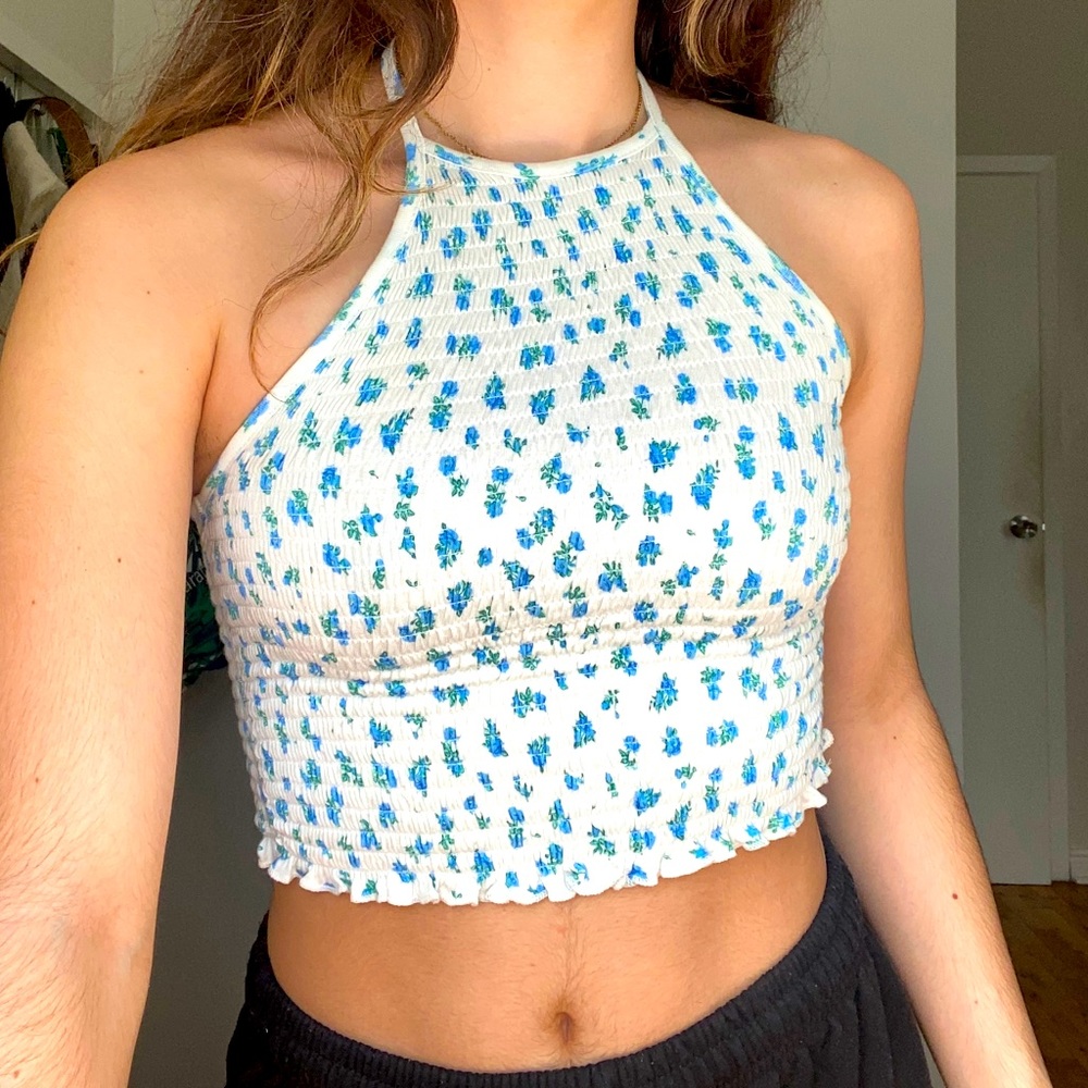 Backless crop top with flowers.